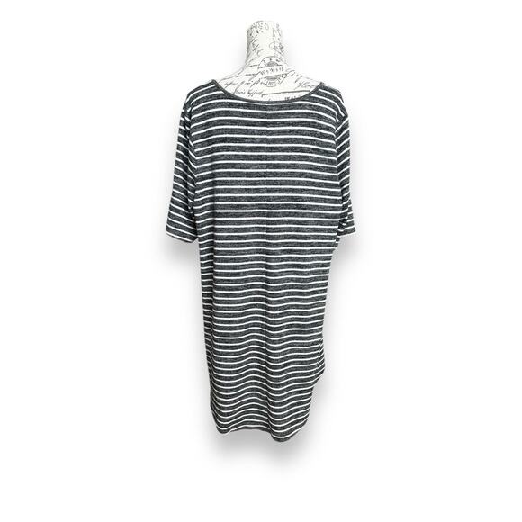 Torrid Item 16150259 Super Soft Stripe V-Neck High Low Tunic Gray White Size 2 - Picture 2 of 6